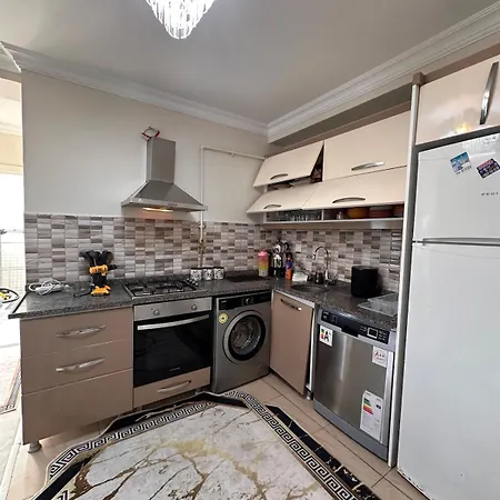 Luxuri 2 Bedroom Near Metro Avm شقة *