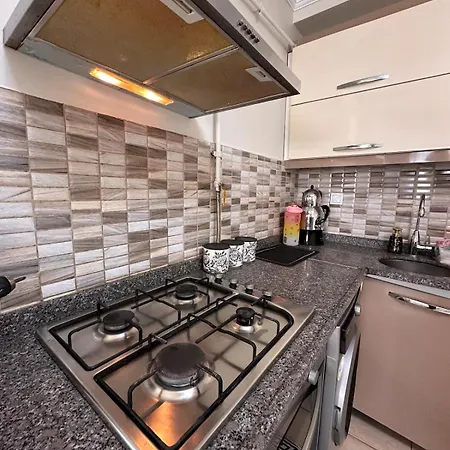 Luxuri 2 Bedroom Near Metro Avm